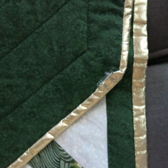 Handmade Quilted Red Green Floral Poinsettia Gold Edge Geometric Table Runner - Picture 6 of 6